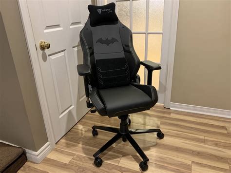 secretlab omega 2020 dark knight.